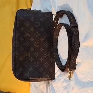 LV Toiletry pouch 28